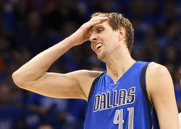 Liga NBA: Dirk Nowitzki wykupił kontrakt, ale... zostaje w Dallas