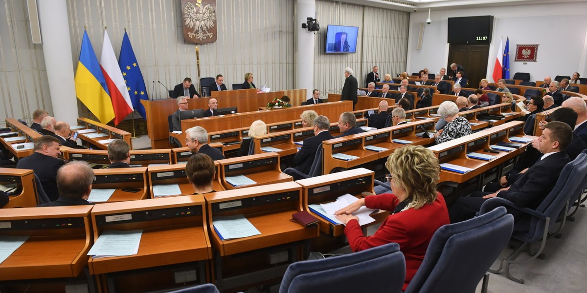 Senat chce się przyjrzeć fuzji Orlenu i Lotosu.