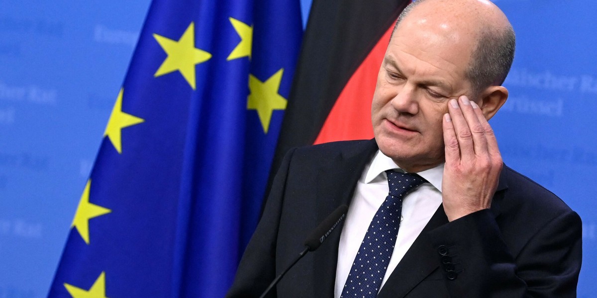 Kanclerz Niemiec Olaf Scholz ma powody do niepokoju, bo gospodarka radziła sobie w końcówce 2023 r. gorzej, niż się spodziewano.