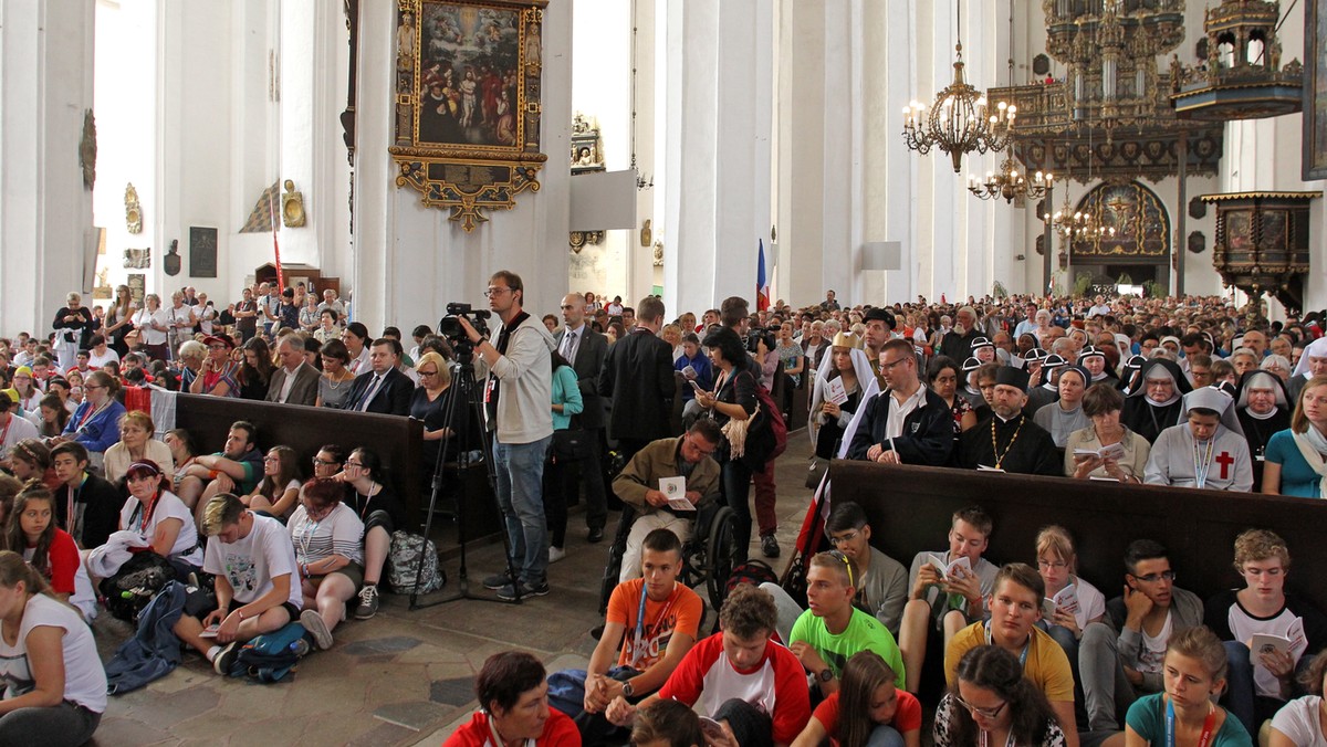 Ponad 160 duchownych koncelebrowało mszę św. pod przewodnictwem metropolity gdańskiego, którą odprawiono w Bazylice Mariackiej w Gdańsku. Nabożeństwo było centralnym punktem diecezjalnych uroczystości poprzedzających Światowe Dni Młodzieży.