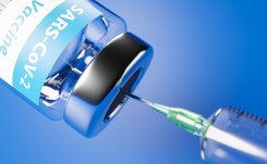 Alergolog: Szczepionka przeciw COVID-19 może uczulać tak jak inne