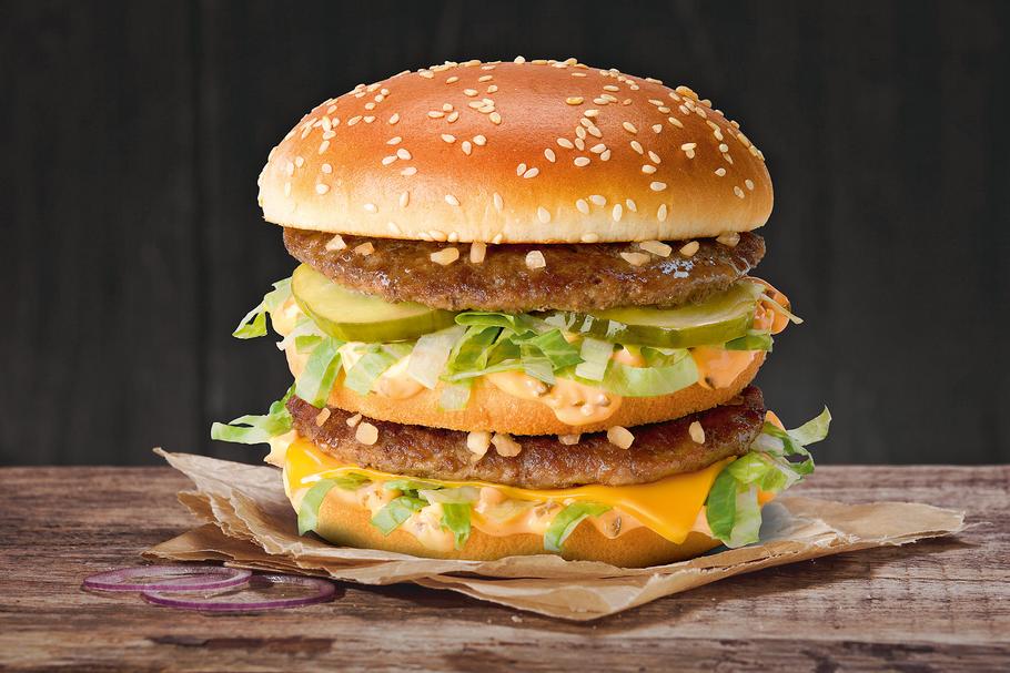 118 proc. wzrosły płace minimalne w ciągu ostatniej dekady. Ceny burgerów podążają więc za tymi zarobkami.