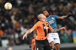 Remis Szachtara na stadionie Legii. Sześć goli w Berlinie [WYNIKI 1/8 FINAŁU LIGI EUROPY]