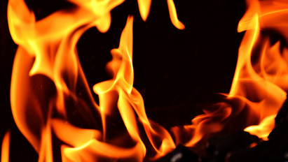 Családi ház állt lángokban Kunhegyesen: egy holttestet találtak