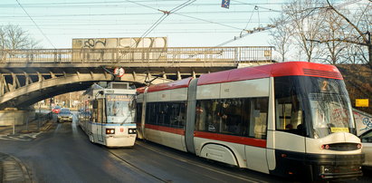 Nowa trakcja tramwajowa pod wiaduktem na Hallera gotowa