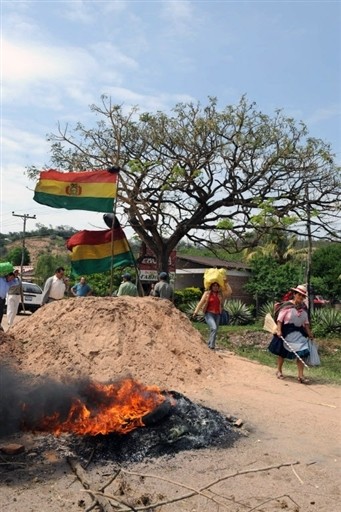 BOLIVIA-CRISIS-BLOCKAGE