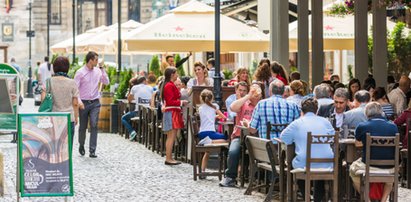 Ogródki restauracyjne otwarte już w majówkę?! Oto co sądzą o tym Polacy