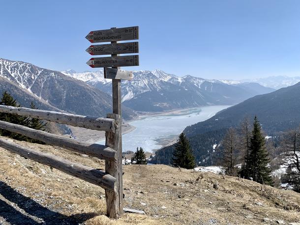 Widok na jezioro Reschensee/Resia