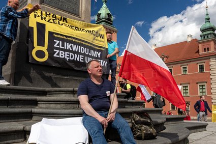 Ekonomiści: wszyscy wróżą szorowanie po dnie, ale gdzie jest to dno