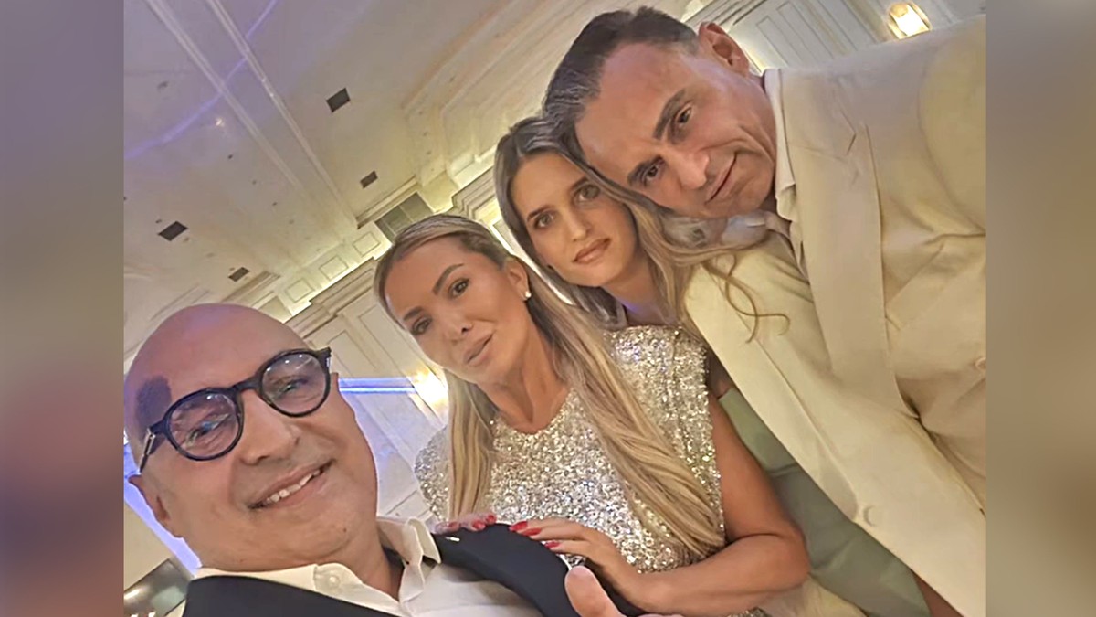 BIVŠI DEČKO JOVANE JEREMIĆ NA GALA SLAVLJU Dragan sa verenicom, pevačicom i njenim BOGATIM MUŽEM: Pucaju od elegancije, zapalili mreže zajedničkom slikom