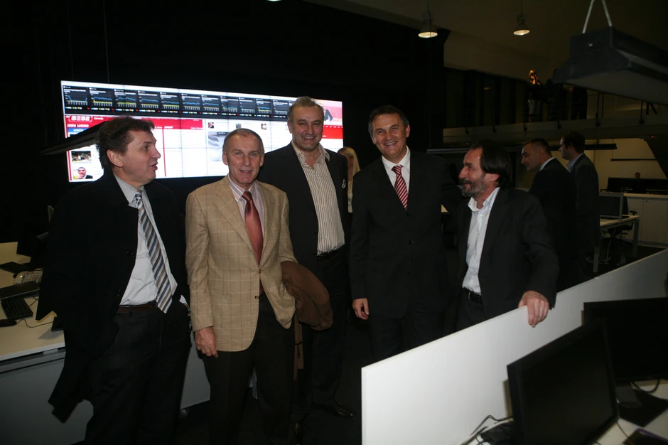 Sportske strane su oduvek bile jedna od uzdanica Blica: Veselin Simonović sa sportskim legendama i funkcionerima u integrisanoj redakciji Blica