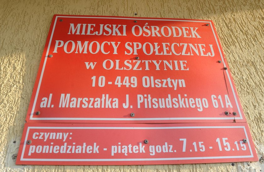 Urzędniczki z MOPS-u w Olsztynie napisały w opinii dla sądu, że babcia za bardzo rozpieszcza Roksanę