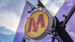 zaskakujący widok w warszawskim metrze. woda zalewa nowe stacje