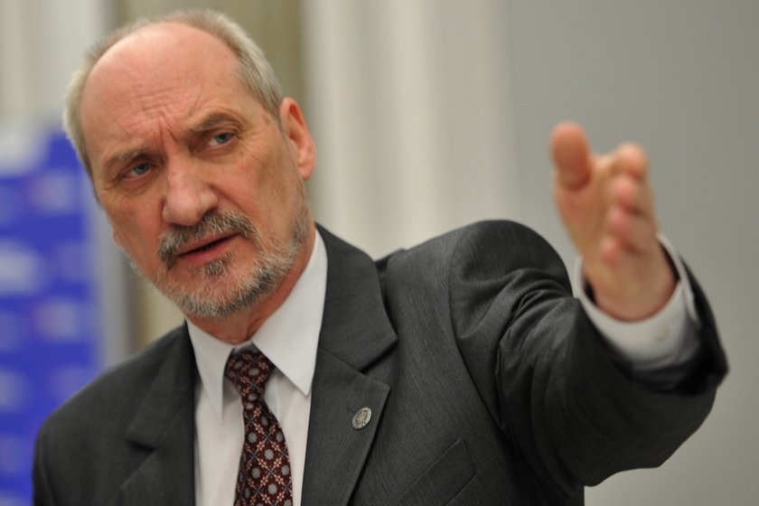 Macierewicz każe Kraśce przepraszać!