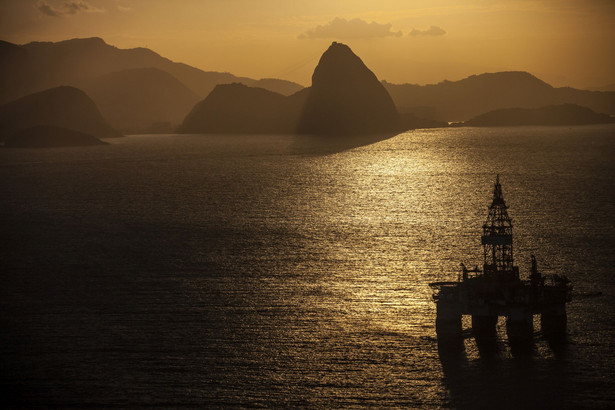 Platforma wiertnicza w pobliżu Rio de Janeiro, Brazylia. 20.05.2015