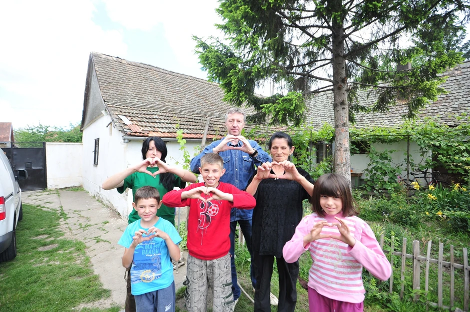 Najviše se obradovali kompjuteru: Lazarevići sa reporterom "Blica"