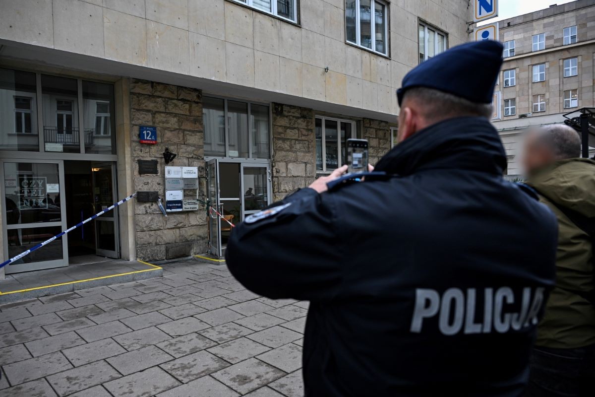 Wejście do budynku przy ulicy Wiejskiej w Warszawie, w którym znajdują się Biuro Krajowe oraz biura posłów Platformy Obywatelskiej,