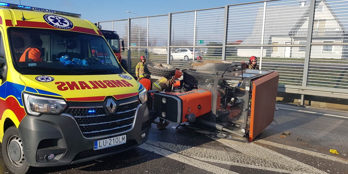 Wypadł z pojazdu. Zginął na miejscu. Tragedia w Elizówce.