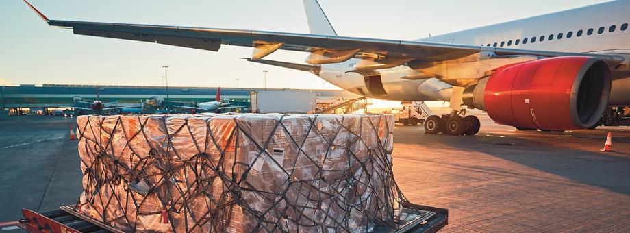 Popyt na transport cargo jest tak duży, że linie lotnicze przerabiają część samolotów pasażerskich na towarowe.