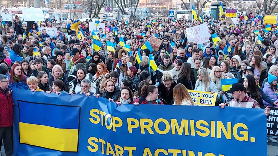 Demonstracja solidarności z Ukrainą w Warszawie 