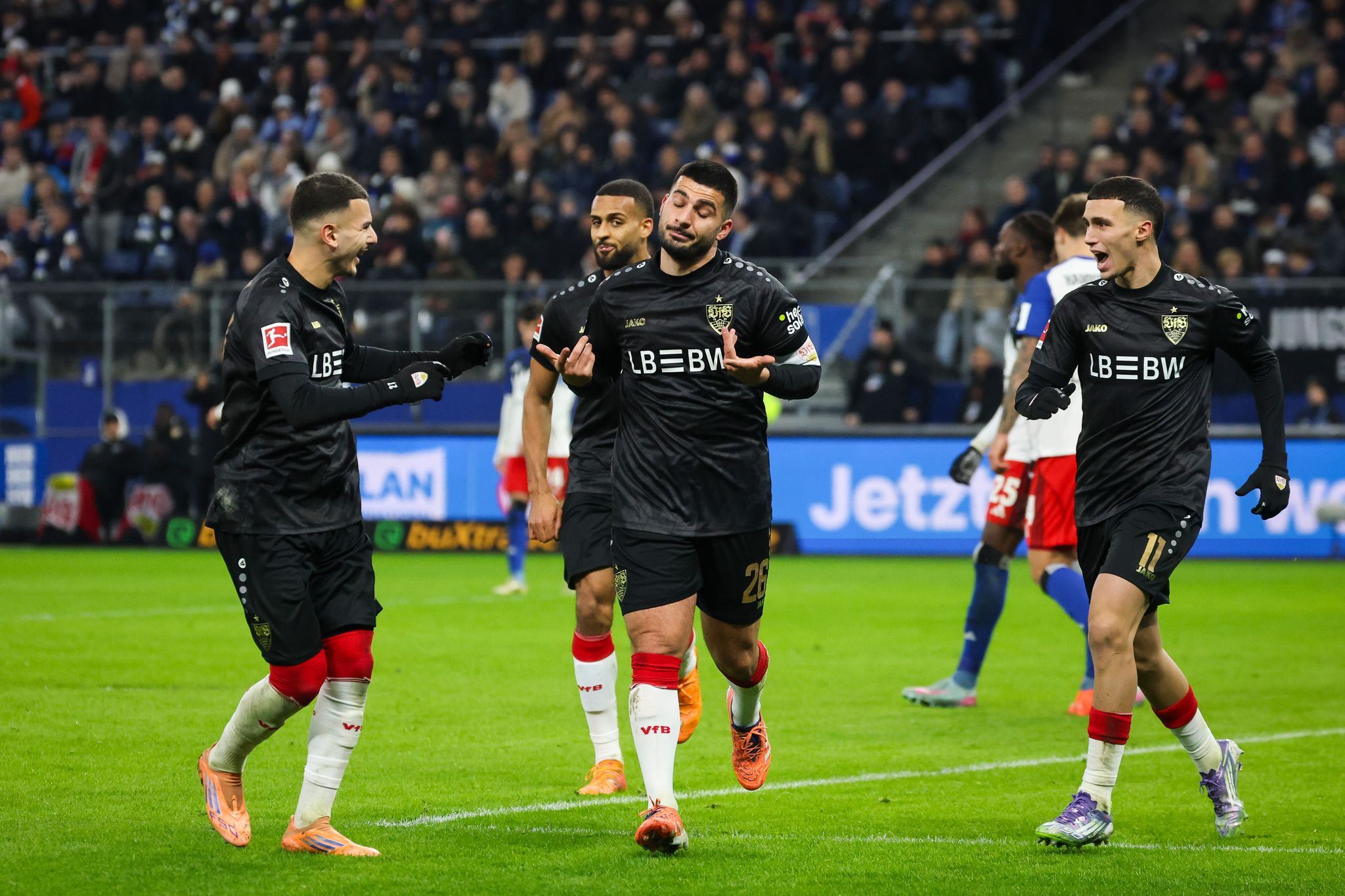 HSV stoppt formstarken VfB mit Last-Minute-Tor - trotz Unterzahl