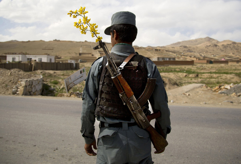Oficer afgańskiej policji (2013 r.)