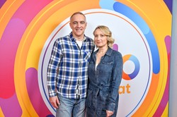 Znany aktor przyłapany na randce z kobietą? To nie jego żona. Tłumaczy się