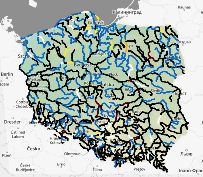 Bardzo niskie stany wód dotyczą obecnie większości wodowskazów w Polsce. Kolor czarny oznacza niskie stany, niebieski — średnie, żółty — wysokie, pomarańczowy — przekroczenie stanów ostrzegawczych.