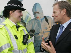 Po roku rządów Tusk wyjeżdża na Wyspy