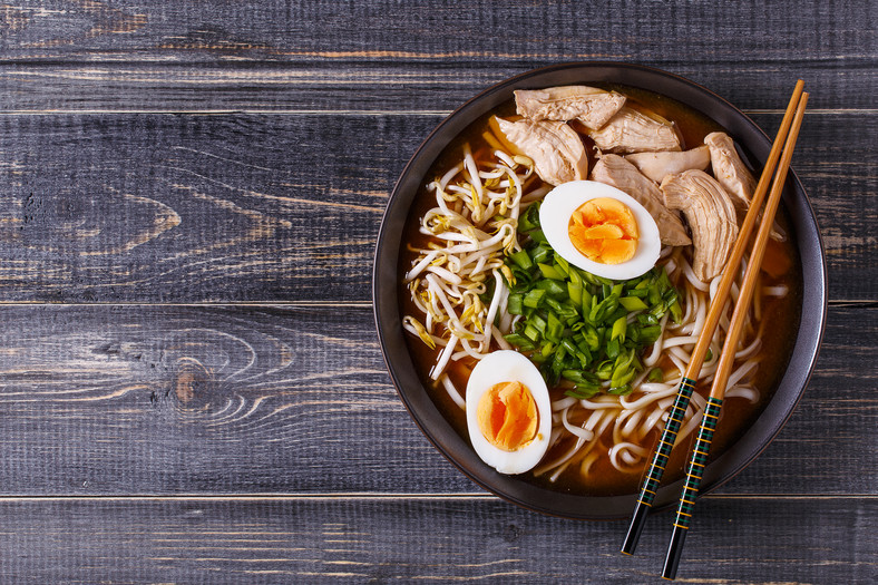 Popularny ramen smakuje umami!