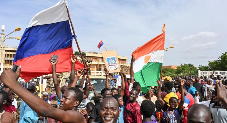 Des milliers de partisans du coup d'État militaire au Niger se sont réunis à Niamey/AFP