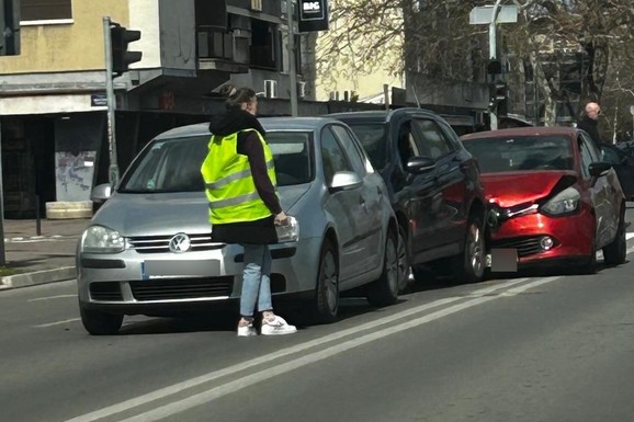 (FOTO) LANČANI SUDAR U NOVOM SADU Građani oprez: U ovom delu grada stvara se gužva