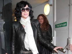 Brawa dla chirurga: 67-letnia Cher powala nowym ciałem i twarzą