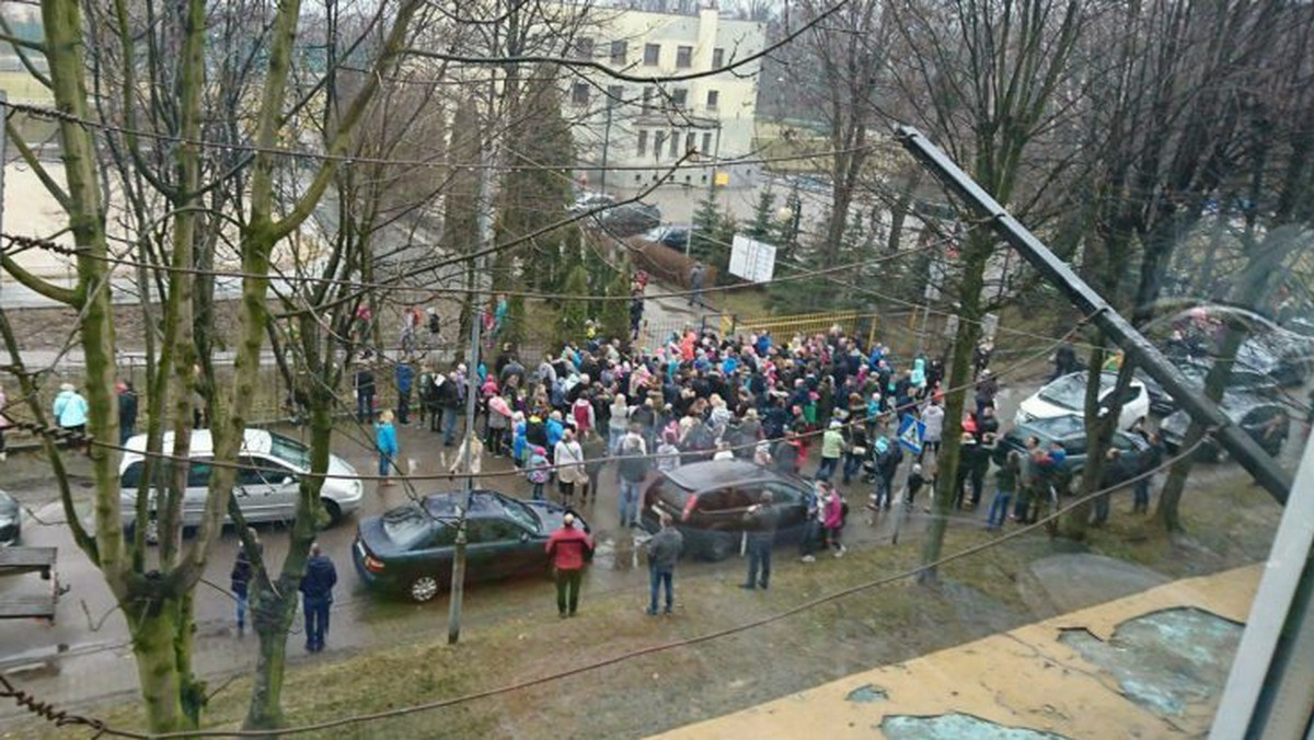 Z okazji Wielkanocy w Piekarach Śląskich zorganizowano świąteczną zabawę. Dzieci miały odnaleźć 400 czekoladowych jajek, które ukryto w terenie miejscowego MOSiR-u. Słodycze z imprezy masowo wynieśli jednak... dorośli. Sprawę opisał na swoim blogu wiceprezydent miasta Krzysztof Turzański.