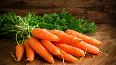 Surówka z marchewki – przepis na zdrowy i orzeźwiający dodatek