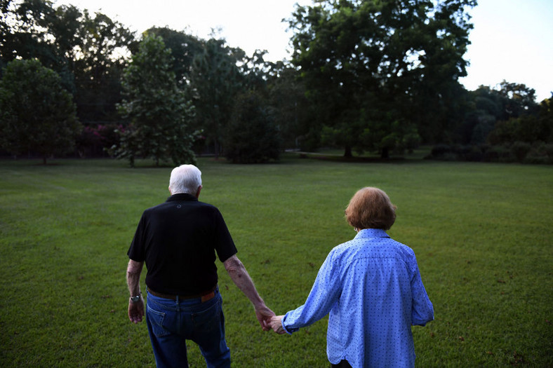 Jimmy Carter i jego żona Rosalynn świętują 75. rocznicę ślubu