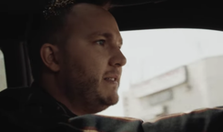 Ten Typ Mes punktuje róźnice między Polską a USA. Zobacz TELEDYSK 'L.A. PT. 2'