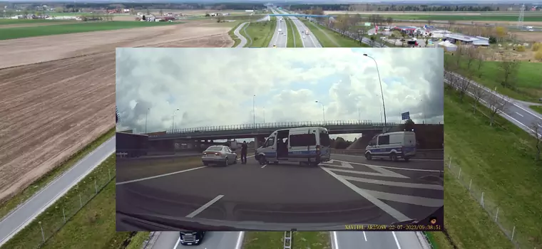 Kierowcy nie spodziewali się czegoś takiego na A4. Policja znów się popisała [WIDEO]