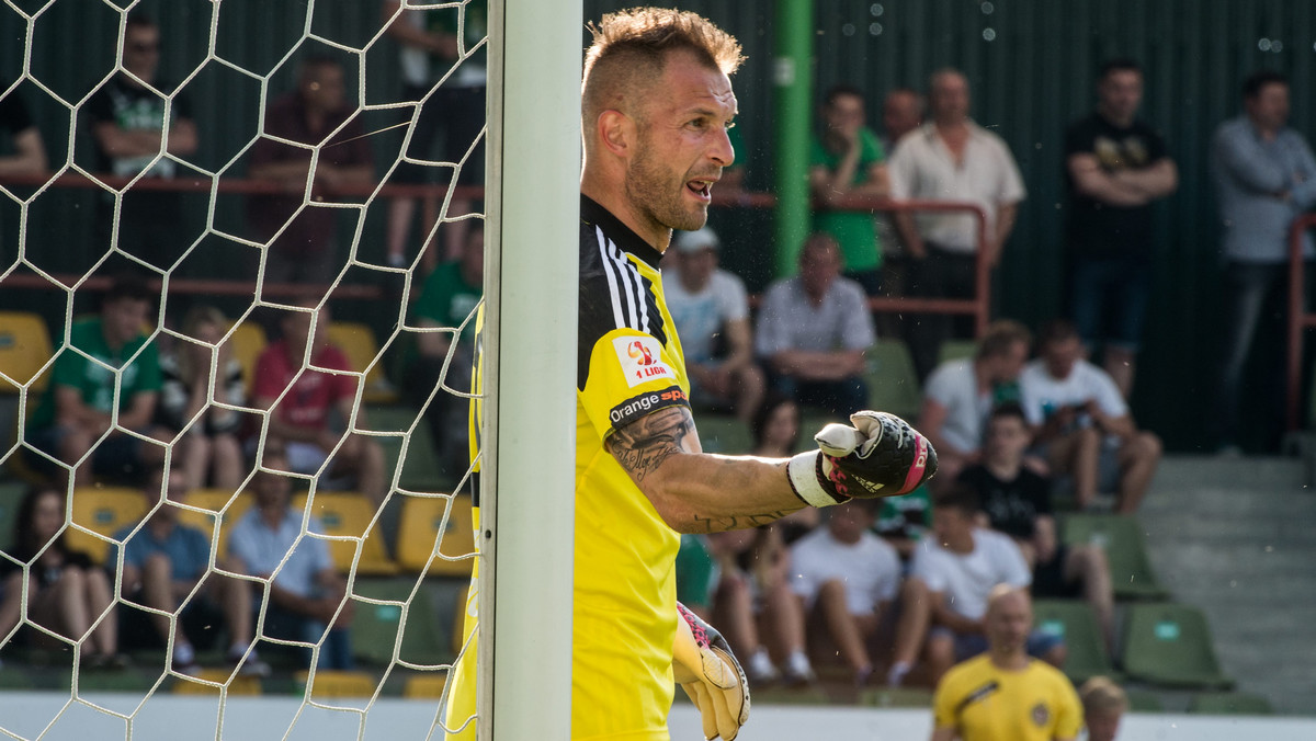 Legia Warszawa przegrała przed własną publicznością z GKS-em Bełchatów 0:1 w meczu 1. kolejki T-Mobile Ekstraklasy. Bramkę na wagę zwycięstwa dla beniaminka strzelił Bartosz Ślusarski.