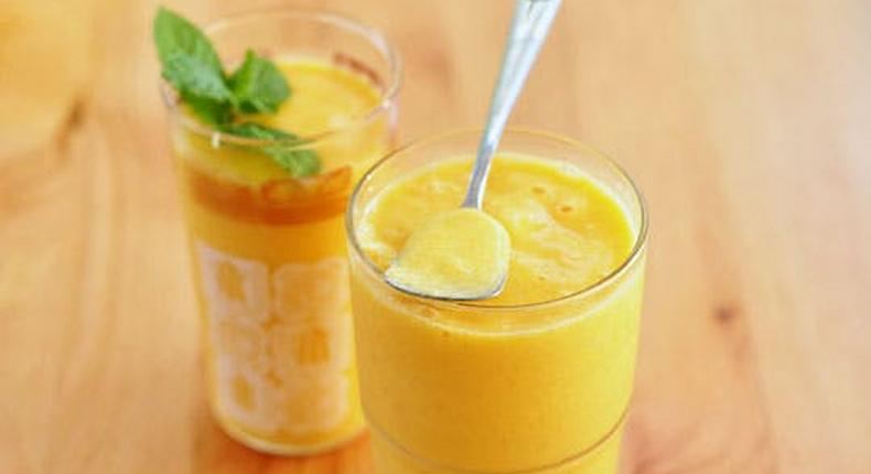 mango yogurt smoothie