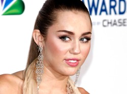 Miley Cyrus będzie wkręcać w programie Ashtona Kutchera