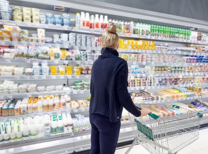 Tejtermékrészlegeket ellenőrzött a Nébih –  lejárt terméket és jelöletlen sajtokat is találtak
