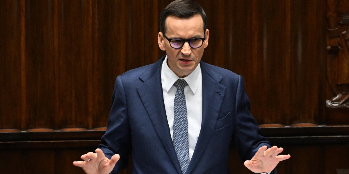 Obrady w Sejmie. Premier Morawiecki mówi czego żałuje. Chodzi o pandemię.