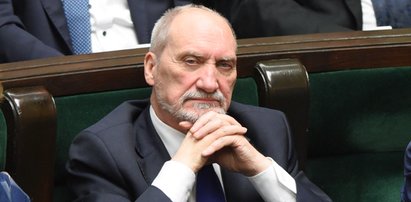 Antoni Macierewicz przeprasza posłanki. O co poszło?