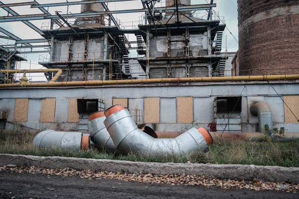 Częściowo zniszczona elektrownia w Charkowie