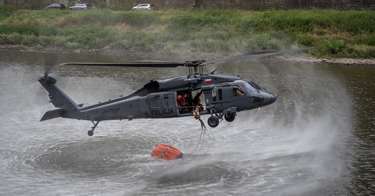 Poláci likvidovali požár v Českém Švýcarsku.  Uživatelé internetu byli z pilotů nadšeni