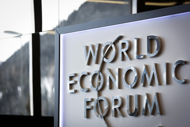 Światowe Forum Ekonomiczne w Davos przełożone na lato 2021 r.