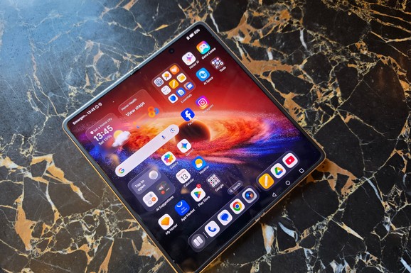 Predstavljen Honor Magic V6: Prvi utisci o savitljivom telefonu na kom gotovo da nema kompromisa (FOTO)