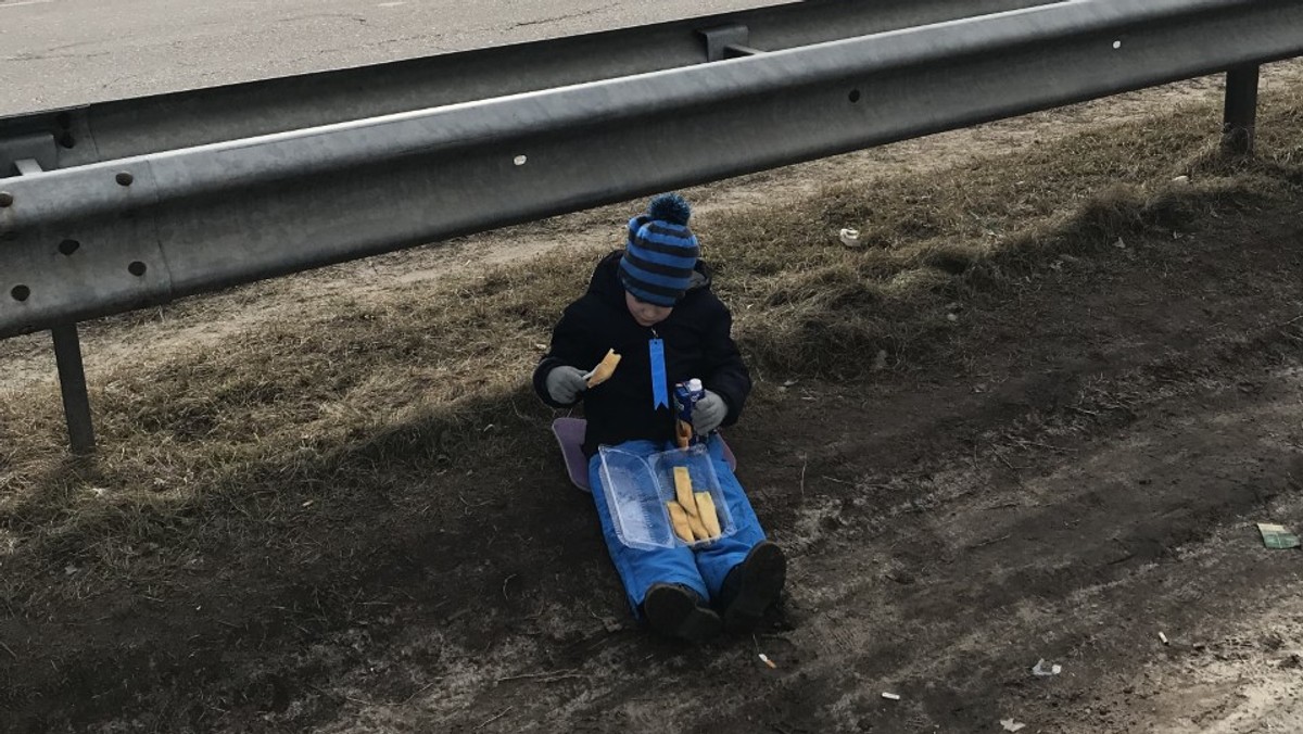 Wojna w Ukrainie. Zostałam uchodźczynią. "To tak, jakby ziemia za nami płonęła"