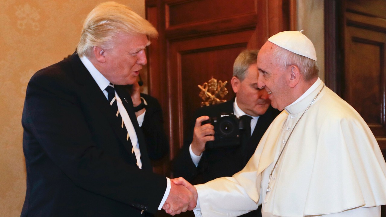 Papież Franciszek nie żyje. Donald Trump pożegnał głowę Kościoła